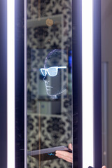Computerized centering system for precise measurement of ophthalmic lenses, progressive lenses. 3D reconstruction of the eye and lens for precise measurements.