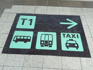 おしゃれな表示板のある風景
