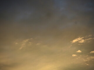 Obraz premium Twilight Glow: Soft Blue‑Golden Evening Sky with Building Silhouettes on West Lake in Hanoi, Vietnam