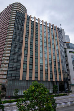 東証2918　【わらべや日洋ホールディングス株式会社】本社外観 (東京都新宿区富久町)