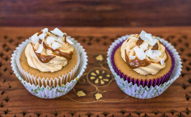 cupcakes with caramel frosting