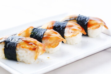鰻の握りずし - ふっくらとして美味しそうなウナギの握り寿司
