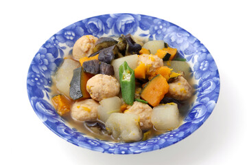 肉団子と野菜の煮物み料理　