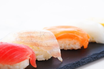 握り寿司 - 新鮮なネタを使った美味しい握りずし
