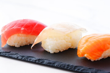 握り寿司 - 新鮮なネタを使った美味しい握りずし
