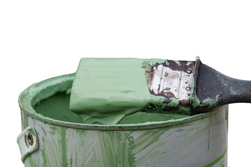 pinceau qui coule dans son pot de peinture.