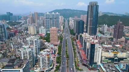 Urban traffic flow analysis on South Yingbin Road in Zhuhai showcasing development and daily commutes