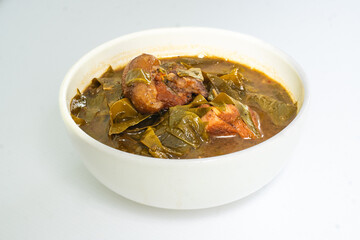 Gaeng Chamuang Moo is Pork Curry with Chamuang Leaves (Garcinia cowa). it’s a traditional Eastern Thai curry originating from Chanthaburi, Rayong, and Trat provinces.