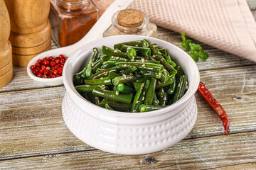 Green bean salad with sesame seeds