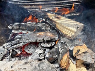 Feuerstelle - Mit Holz anfeuern