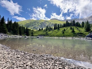 Bergsee in den schweizer Alpen