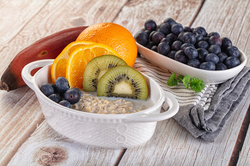 Oats porridge with blueberry, kiwi and orange