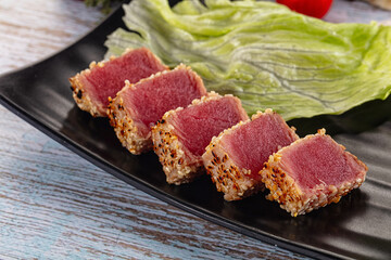 Tuna tataki roasted and raw