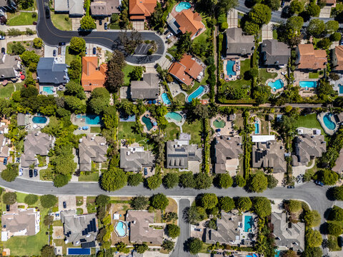 Top-down aerial view of a luxury residential cul-de-sac neighbourhood in Rancho Palos Verdes, California, showing solar rooftops, backyard pools, and manicured gardens on a sunny day