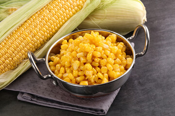 Canned sweet young corn grain