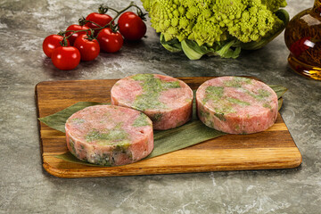 Raw Tuna medallion with broccoli