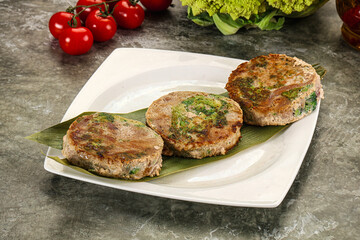 Roasted tuna medallion with broccoli