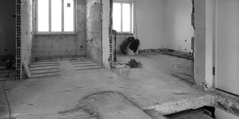 Lavori in corso nel cantiere edile per una ristrutturazione di un appartamento