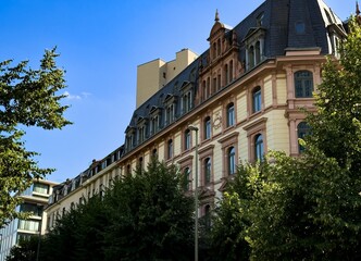Fototapeta premium Elegant historic building with lush greenery.
