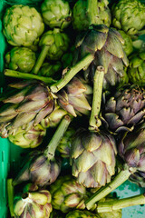 Obraz premium Fresh greens at small local urban market. Organic produce on sale at outdoor farmer market. Selling fresh crops and veggies harvest. European urban setting. Close up. Part of the series.