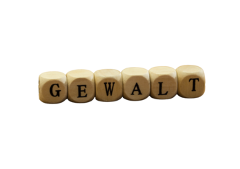 Holzbuchstaben Gewalt freigestellt