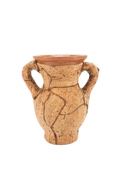 vaso in terracotta e sughero in forma di orcio isolato su sfondo bianco o trasparente