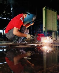 welder working in the factory