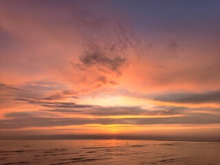 Fototapeta premium Pastel sunset over the sea