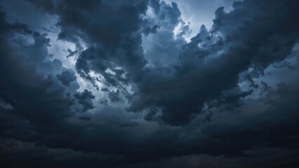 Obraz premium Sky filled with dark clouds and potential showers