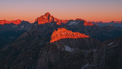 Naklejka premium Gorgeous Sunset Over a Vibrant Mountain Range