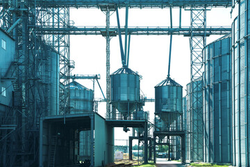 Modern granaries for storing cereal grains outdoors