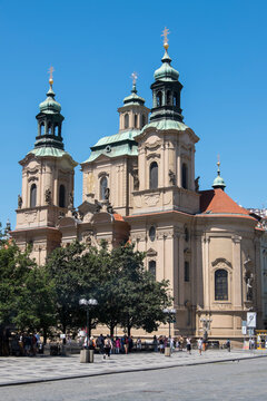 Iglesia de San Nicol&aacute;s eb la Plaza Vieja de la ciudad de Praga, capital de la Rep&uacute;blica Checa