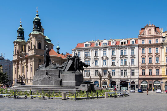Monumento a Jan Hus y plaza vieja de la ciudad de Praga, Chequia