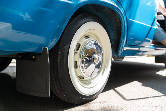 Fototapeta Whitewall tire of a restored blue vintage van parked on asphalt