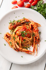 Linguine agli scampi, pasta italiana 