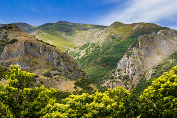 Obraz premium Mountains around the silence valley, Leon, Spain