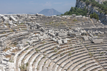 The amphitheater was built in the II century BC according to the classical Roman principle....