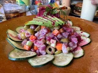 Ceviche de pescado colorido