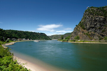 Der Rhein bei St. Goar mit Loreley im Welterbe Oberes Mittelrheintal - Stockfoto