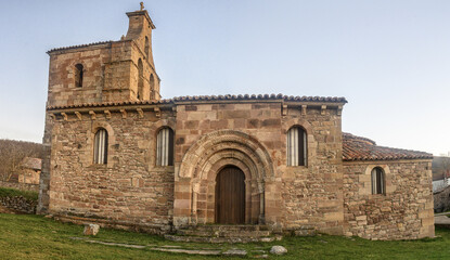 Obraz premium Romanesque Church of San Martin Obispo in Salcedillo Palencia