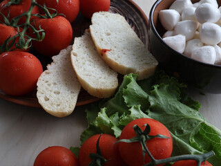 Tomatoes, mozzarella and white bread.