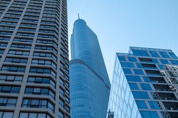 Naklejka premium Modern Skyscrapers Dominate Urban Skyline