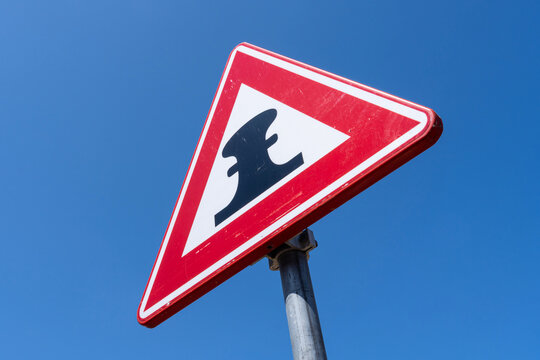 Dutch road sign: mooring bollard ahead