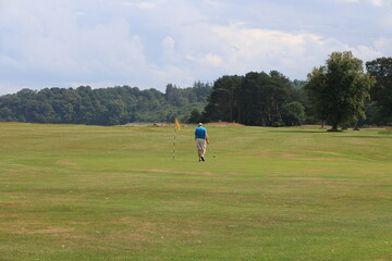 Obraz premium man playing golf