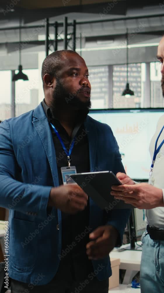 Poster vertical video businessmen analysts monitoring efficiency insights at the workspace, utilizing analy
