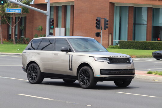 Land Rover SUV / Luksusowy i Wytrzymały Samoch&oacute;d Terenowy / Nowoczesny Design i Niezawodna Moc / Idealny na Każdą Trasę
