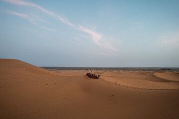 モロッコ サハラ砂漠ラクダの休憩