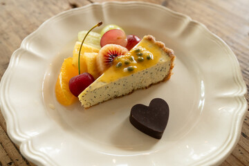 Raw Sweets Cafe Abondanceの季節のRawフルーツタルト