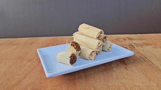 stapler and staples,Baje' or Bajek or Wajek is a authentic cake from Bugis ethnic and Mandar in Sulawesi,made from glutinous rice and palm sugar,wrapped in dried banana leaves.Baje' Buakayu 