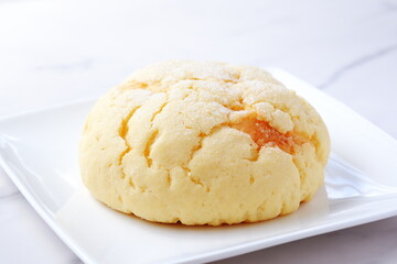 メロンパン - メロンの甘い香りが食欲をそそる、おいしそうなメロンパン
